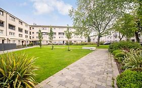 Lovely 1-Bedroom Property With Balcony In West End