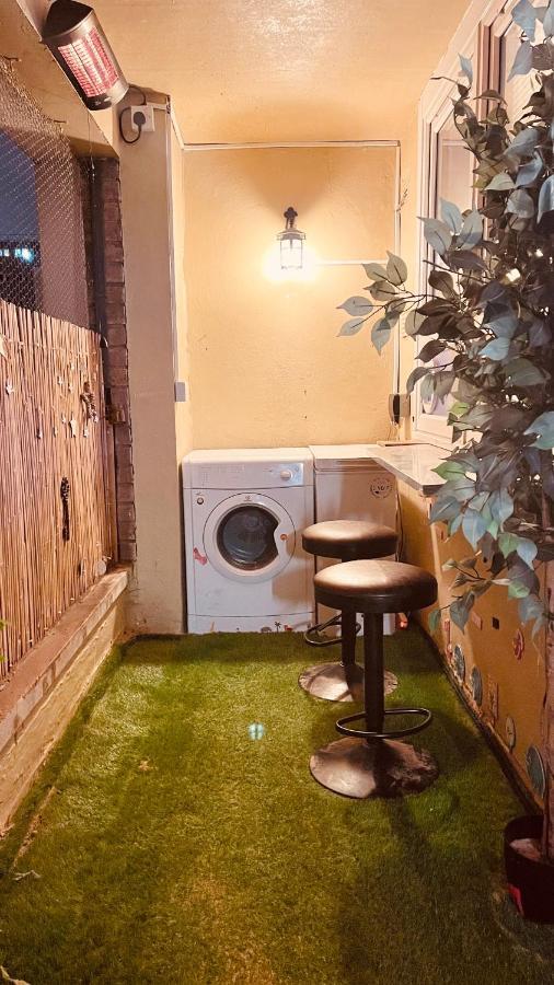 Lovely 1-Bedroom Property With Balcony In West End Glasgow Exterior foto